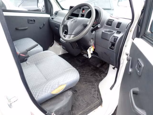 TOYOTA PIXIS VAN