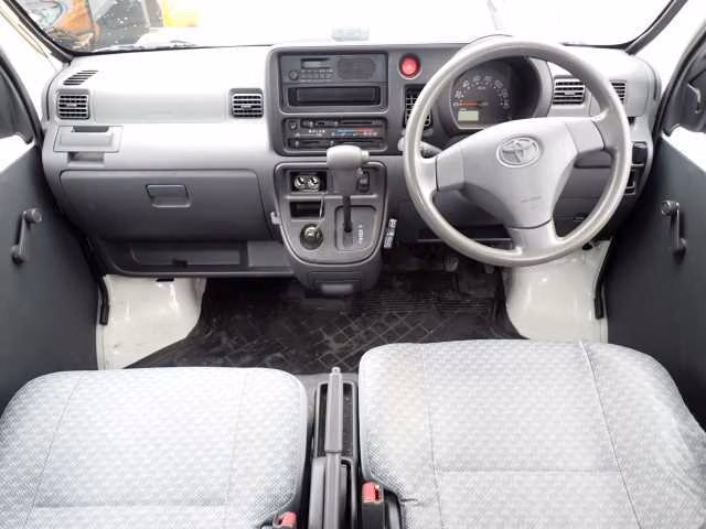 TOYOTA PIXIS VAN
