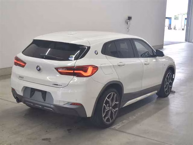 BMW X2