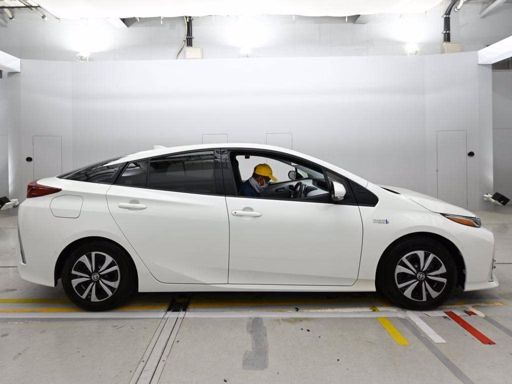 TOYOTA PRIUS PHV