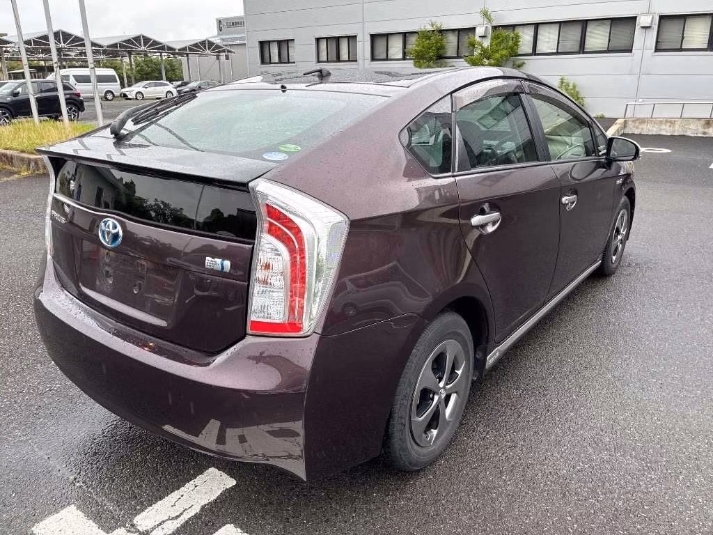TOYOTA PRIUS
