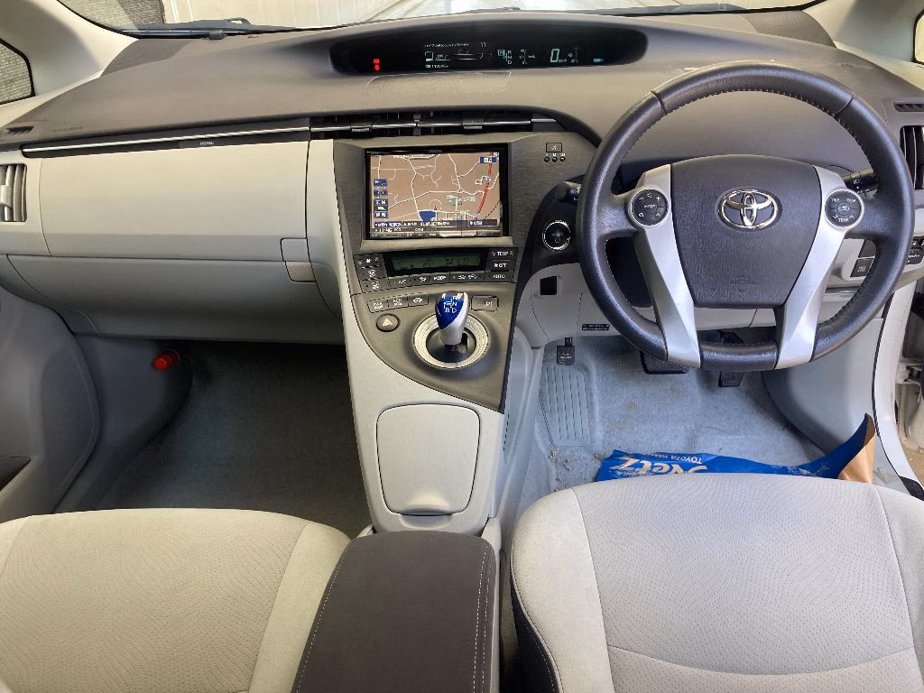 TOYOTA PRIUS