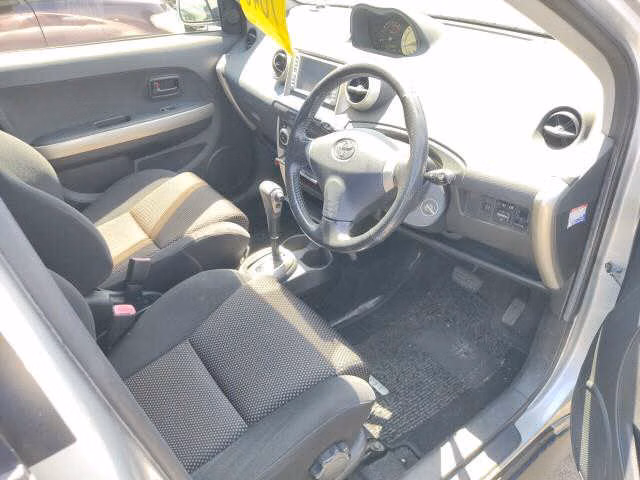 TOYOTA IST