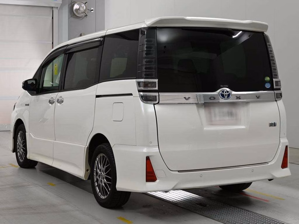 TOYOTA VOXY