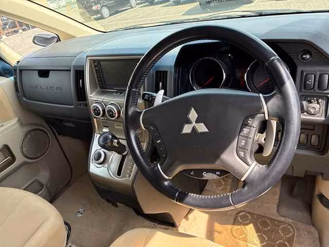 MITSUBISHI DELICA D:5