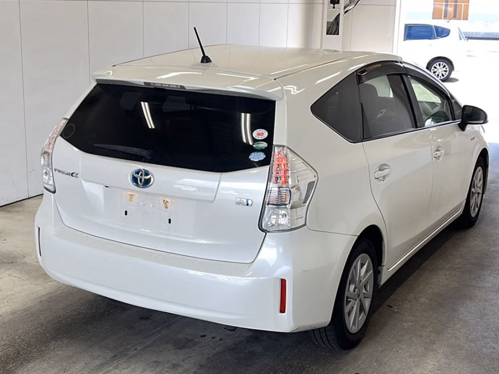 TOYOTA PRIUS ALPHA