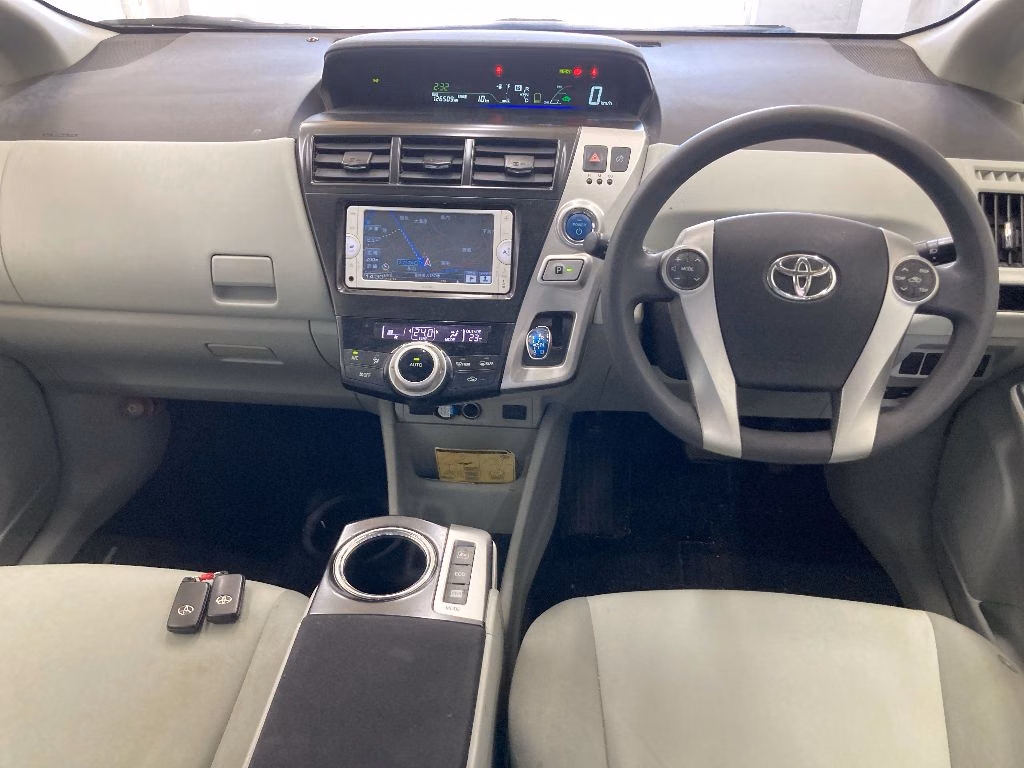 TOYOTA PRIUS ALPHA