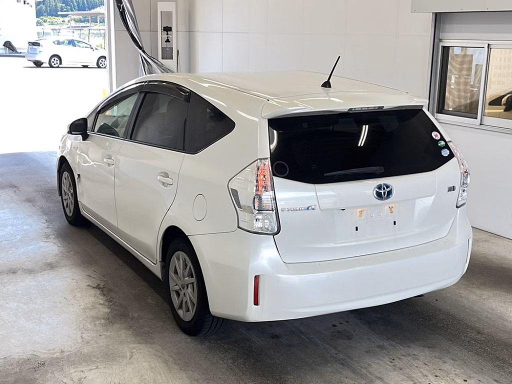 TOYOTA PRIUS ALPHA