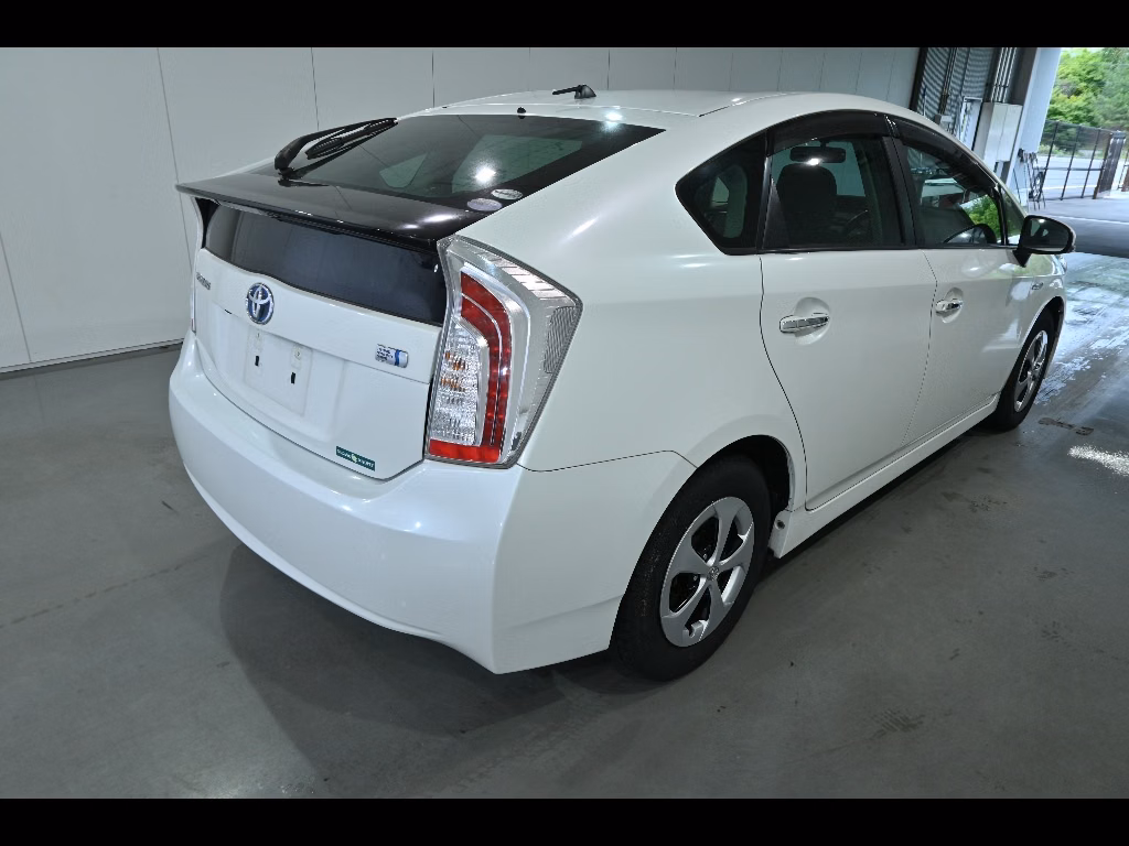 TOYOTA PRIUS