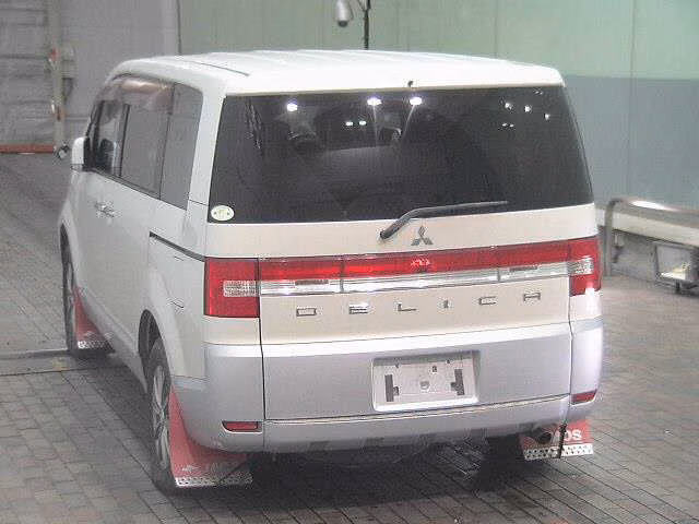 MITSUBISHI DELICA D:5