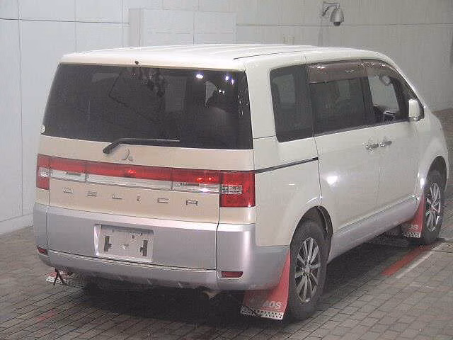MITSUBISHI DELICA D:5