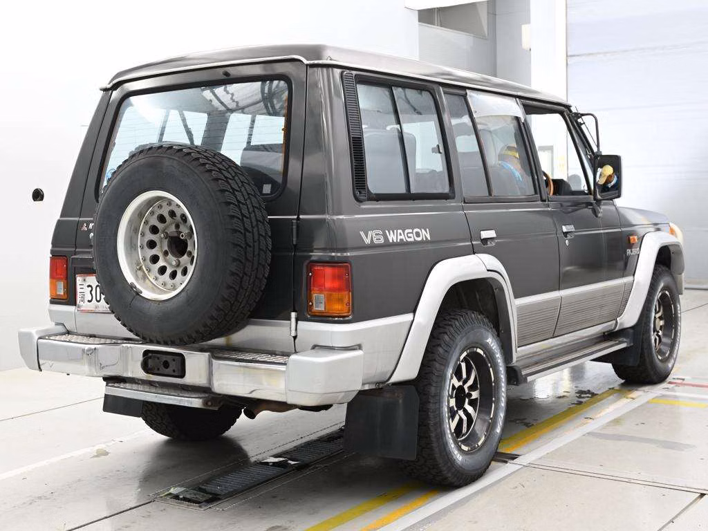 MITSUBISHI PAJERO