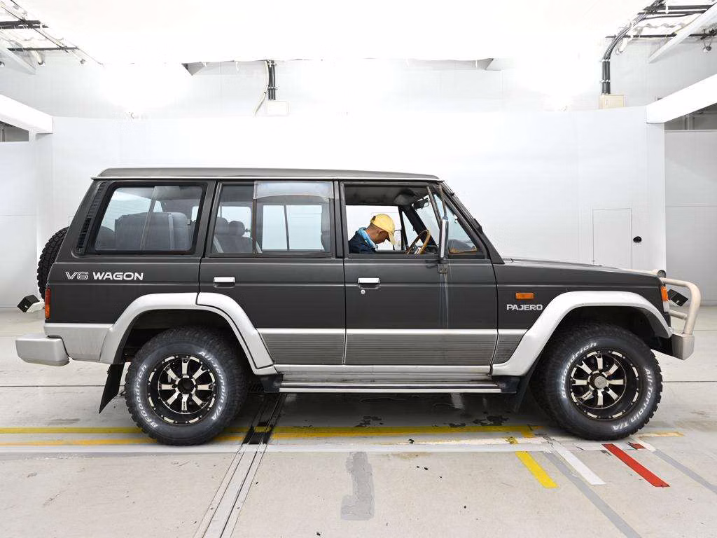 MITSUBISHI PAJERO