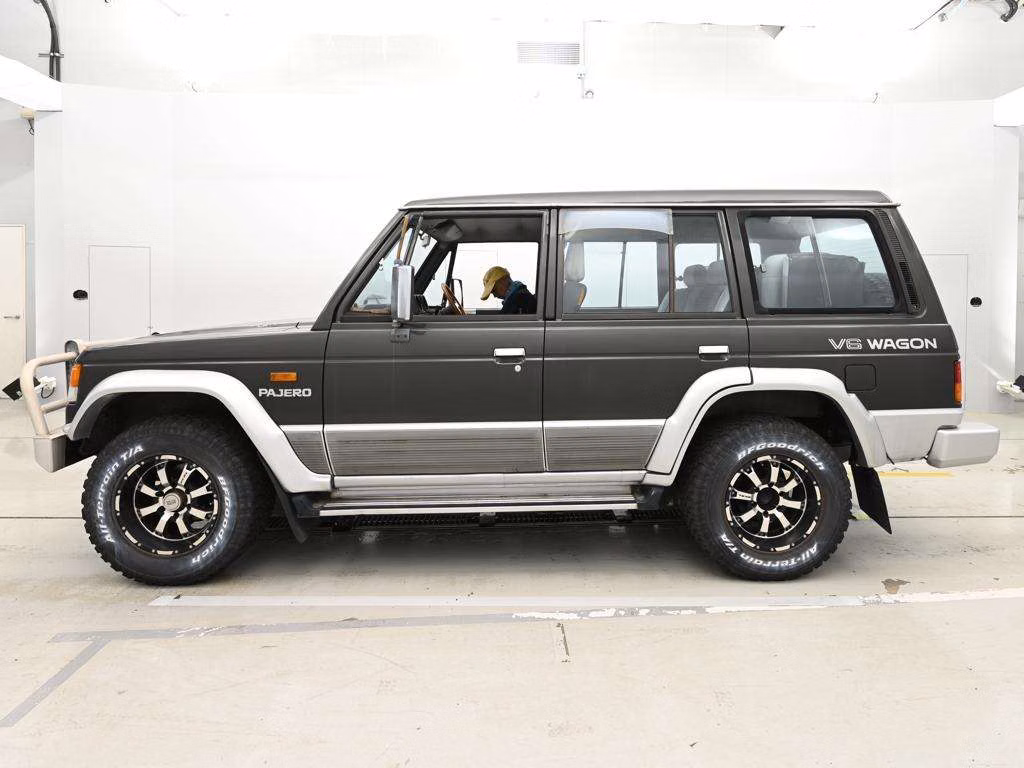 MITSUBISHI PAJERO