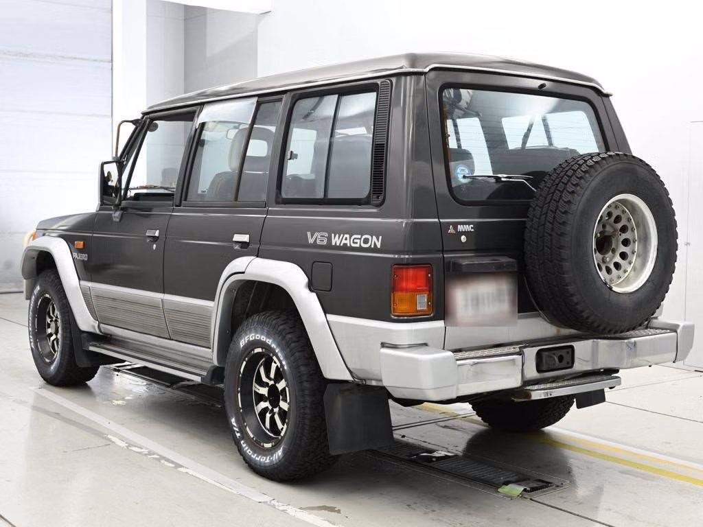 MITSUBISHI PAJERO