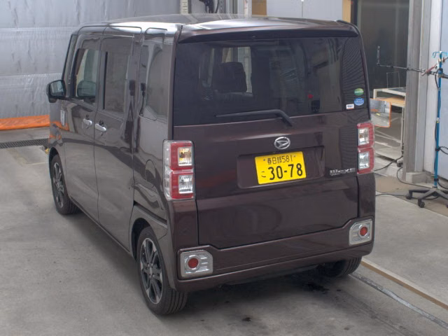 DAIHATSU WAKE