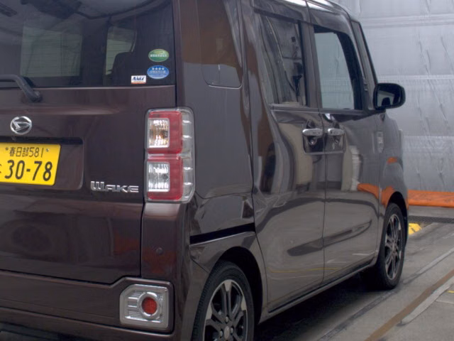 DAIHATSU WAKE
