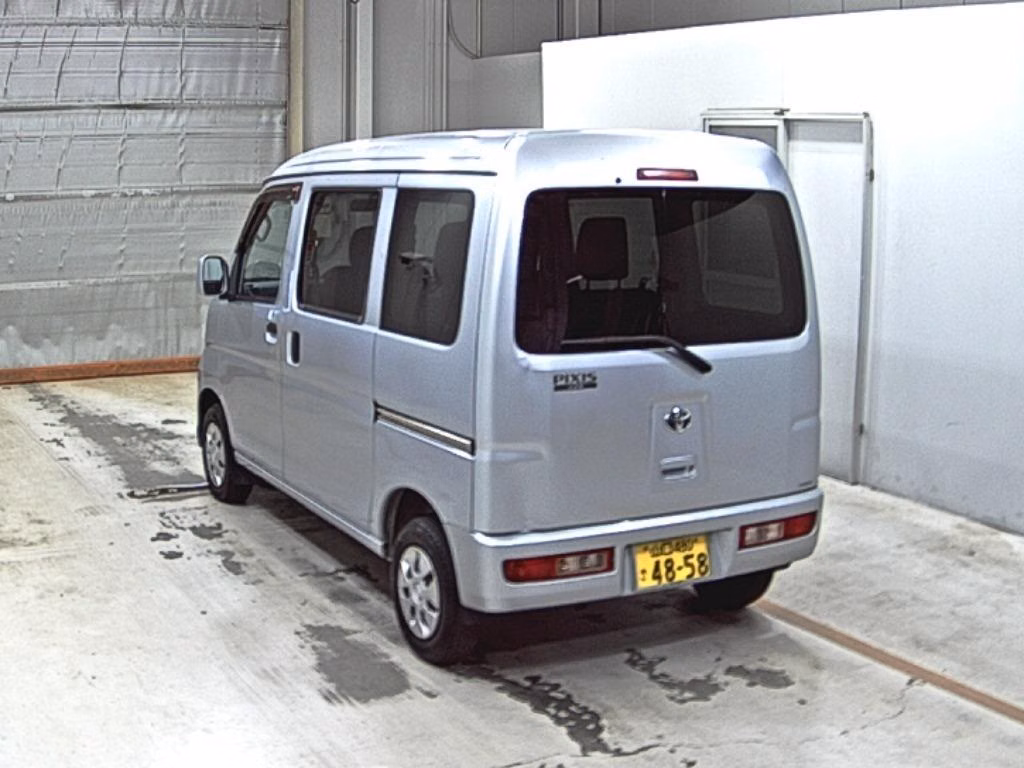 TOYOTA PIXIS VAN