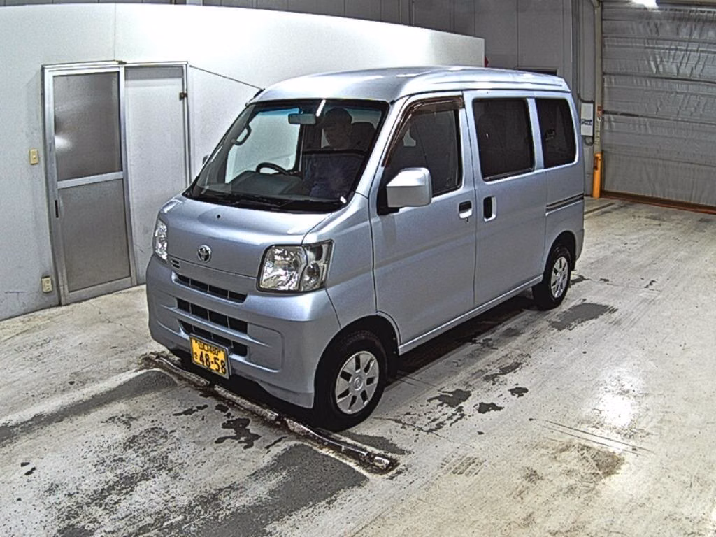 TOYOTA PIXIS VAN