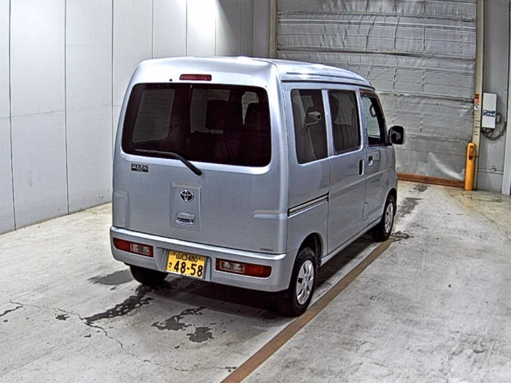 TOYOTA PIXIS VAN