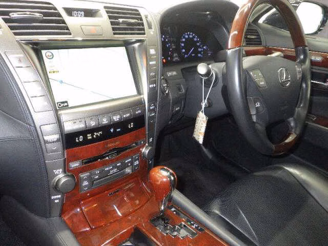 LEXUS LS600H