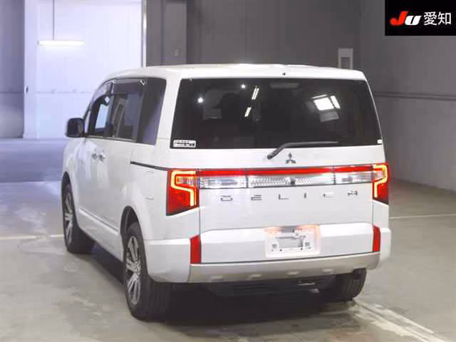 MITSUBISHI DELICA D:5