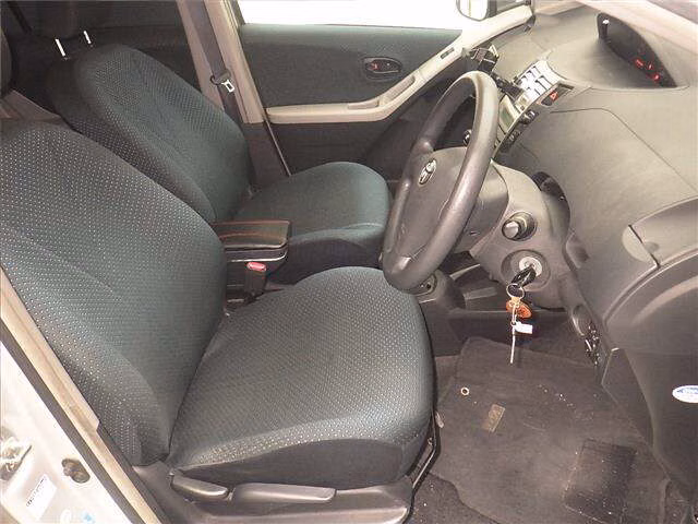 TOYOTA VITZ
