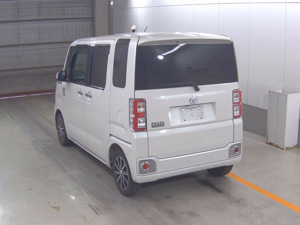 TOYOTA PIXIS MEGA