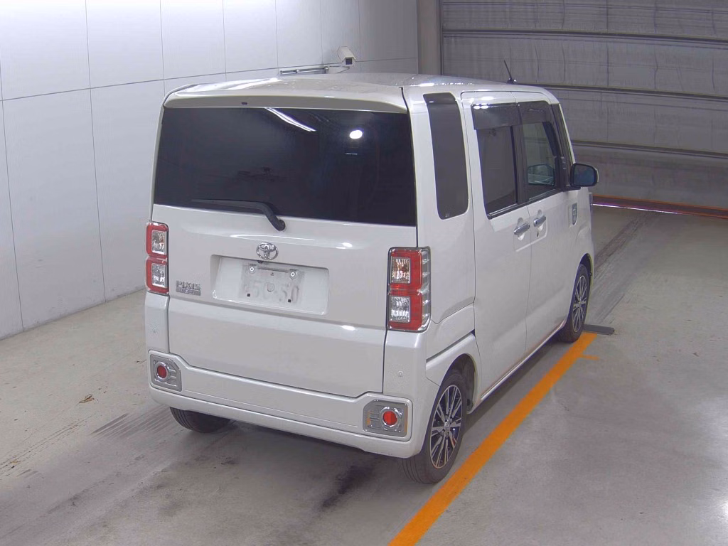 TOYOTA PIXIS MEGA