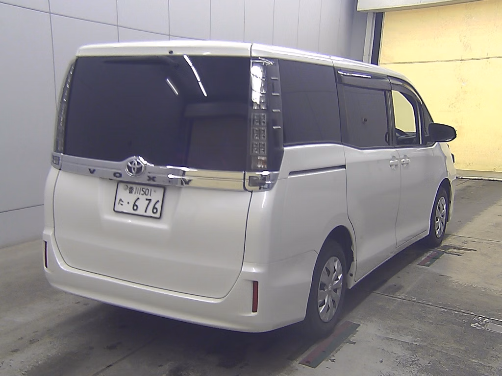 TOYOTA VOXY