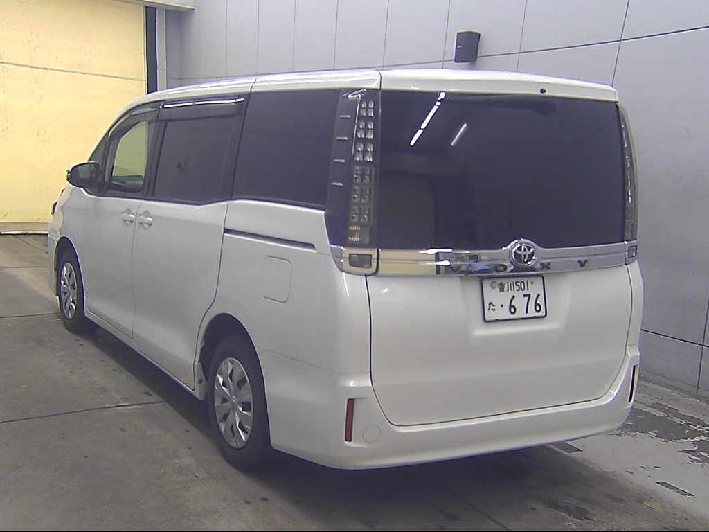 TOYOTA VOXY
