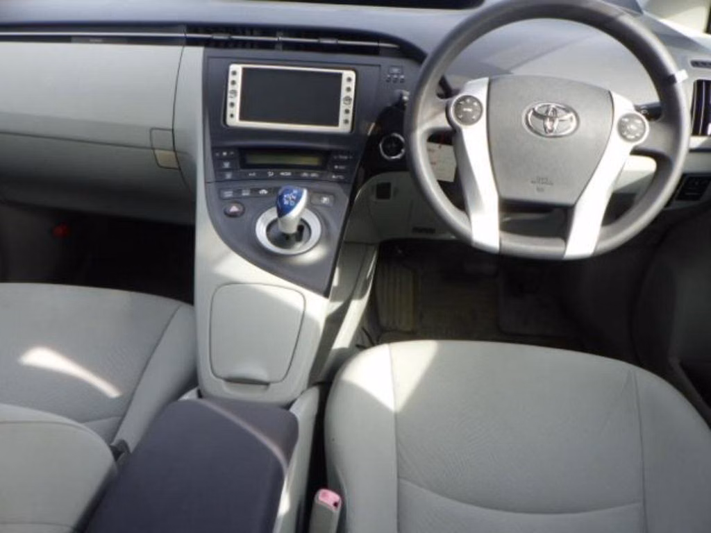TOYOTA PRIUS