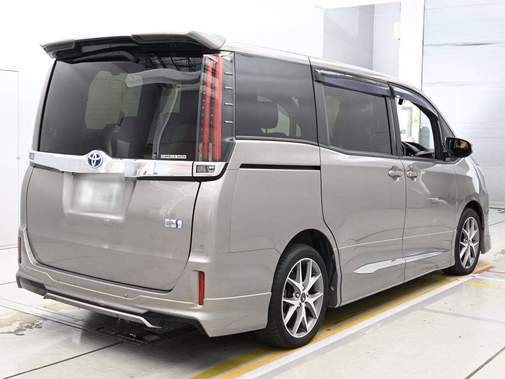TOYOTA NOAH