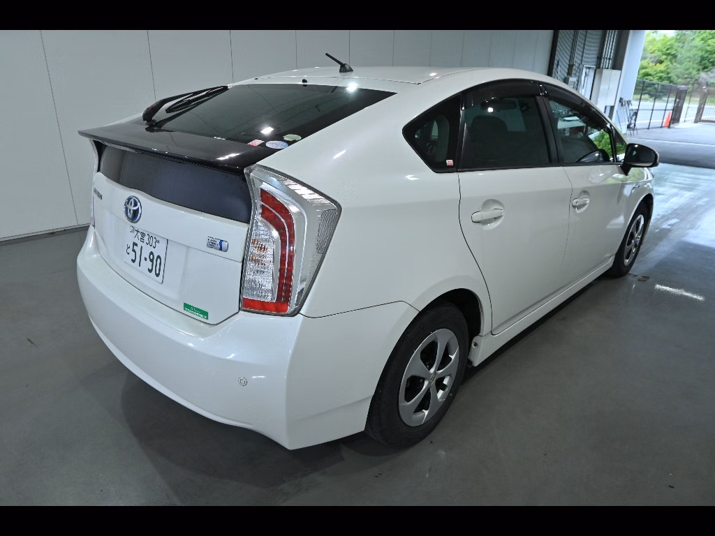 TOYOTA PRIUS