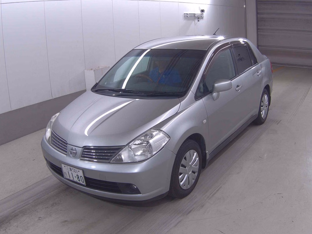 NISSAN TIIDA LATIO
