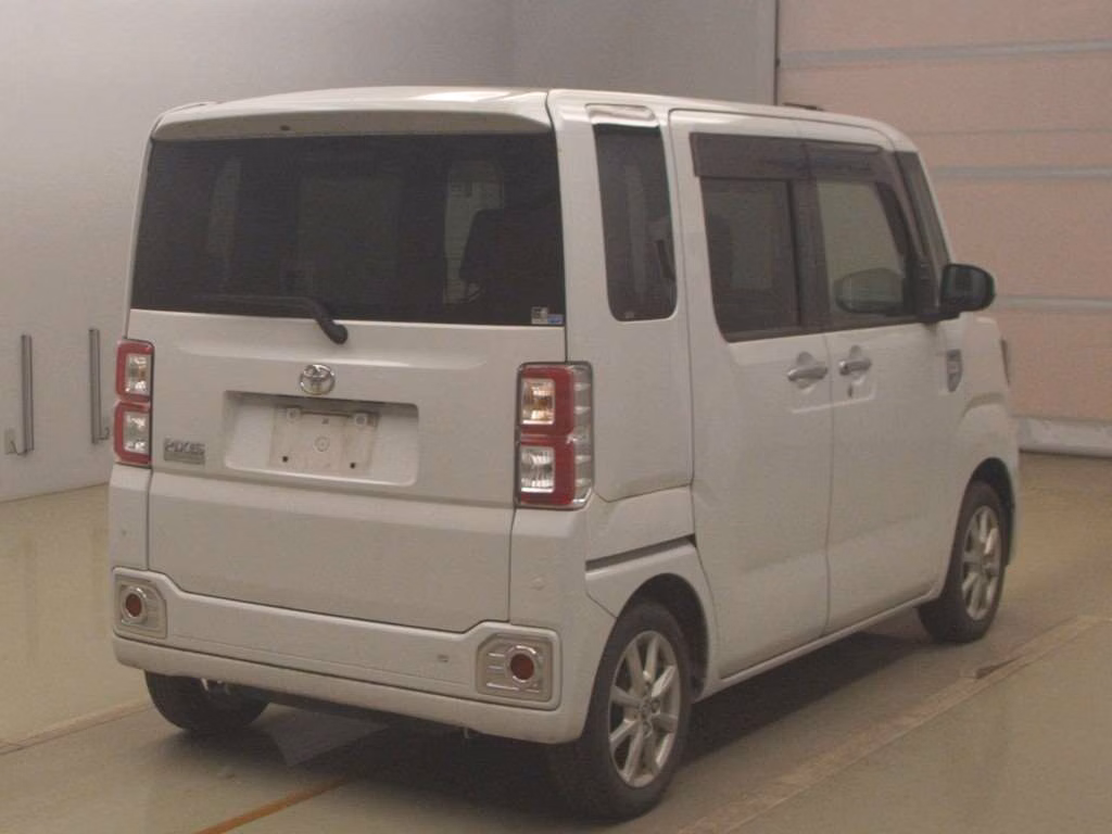 TOYOTA PIXIS MEGA