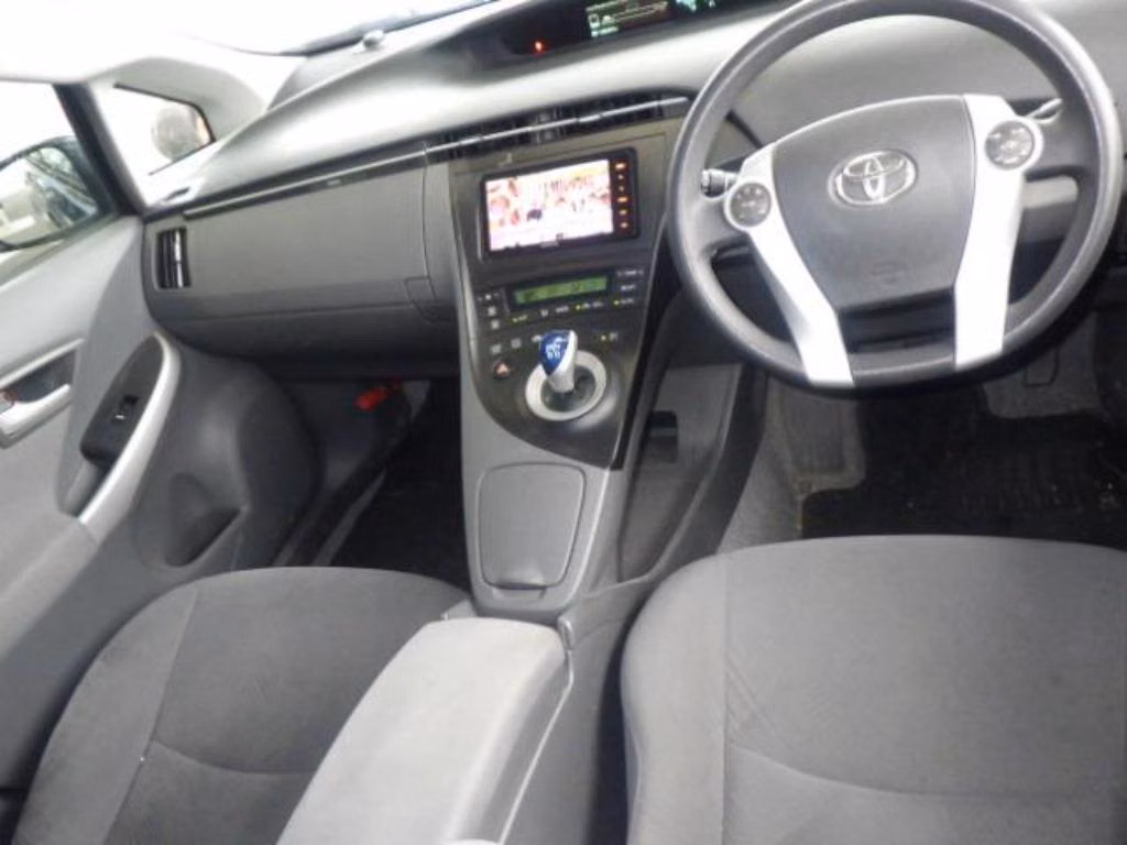 TOYOTA PRIUS