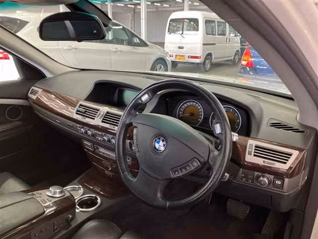 BMW 7-SERIES
