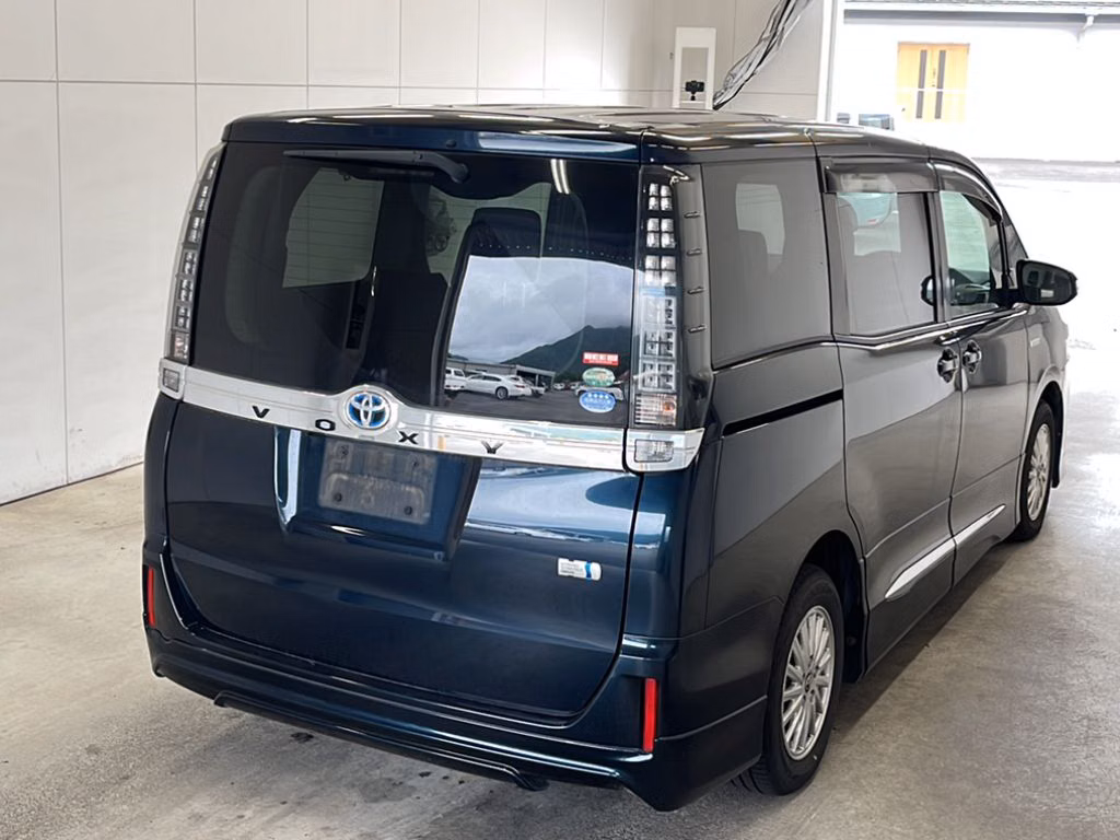 TOYOTA VOXY