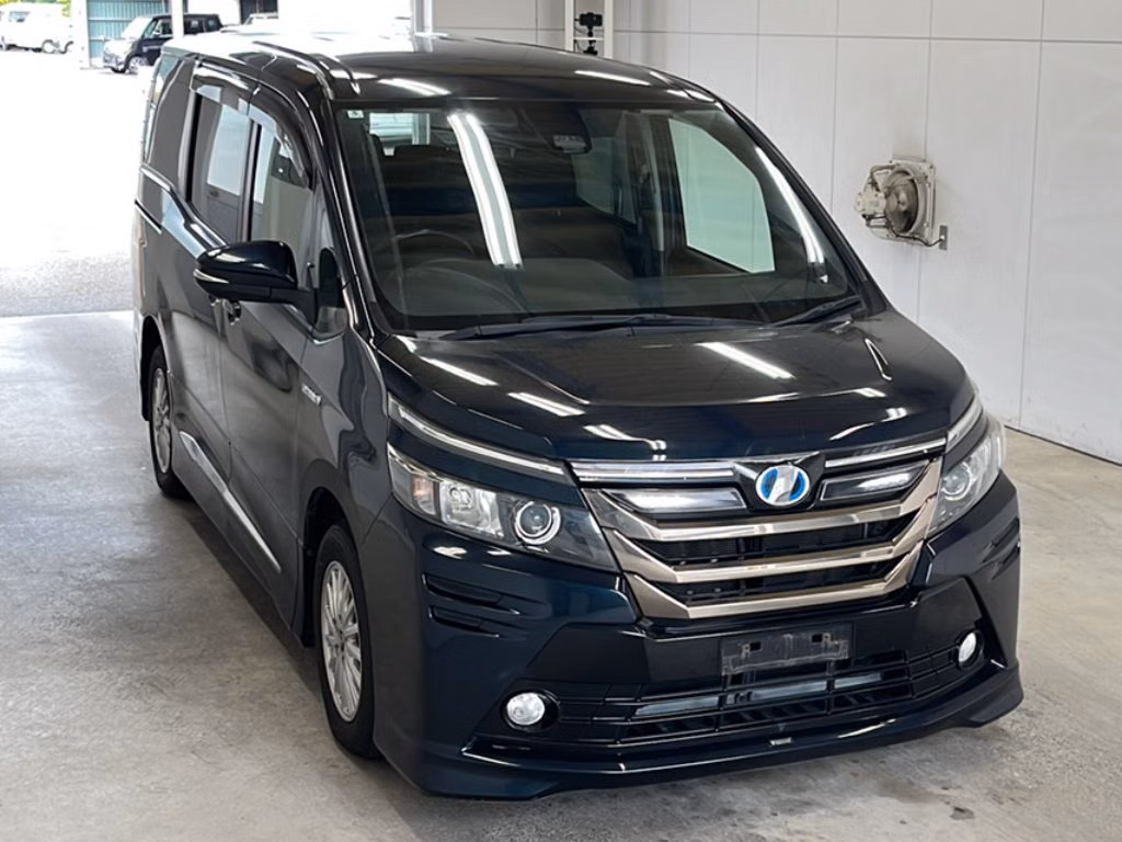 TOYOTA VOXY