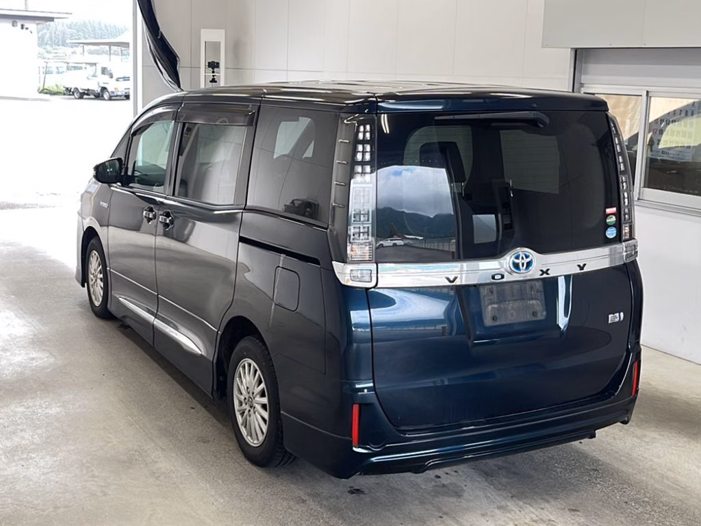 TOYOTA VOXY