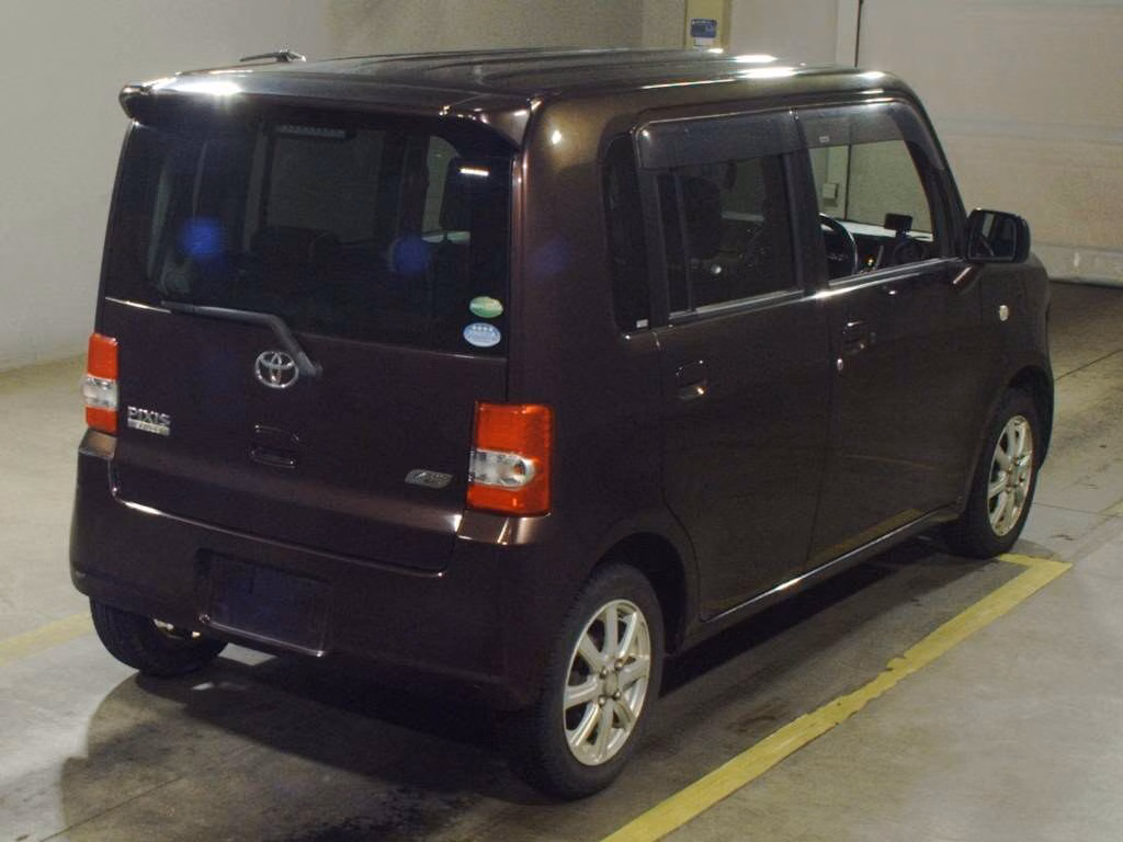TOYOTA PIXIS SPACE