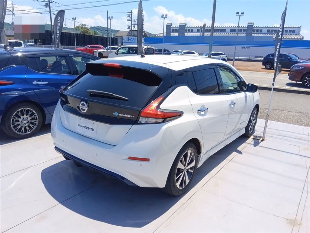 NISSAN LEAF