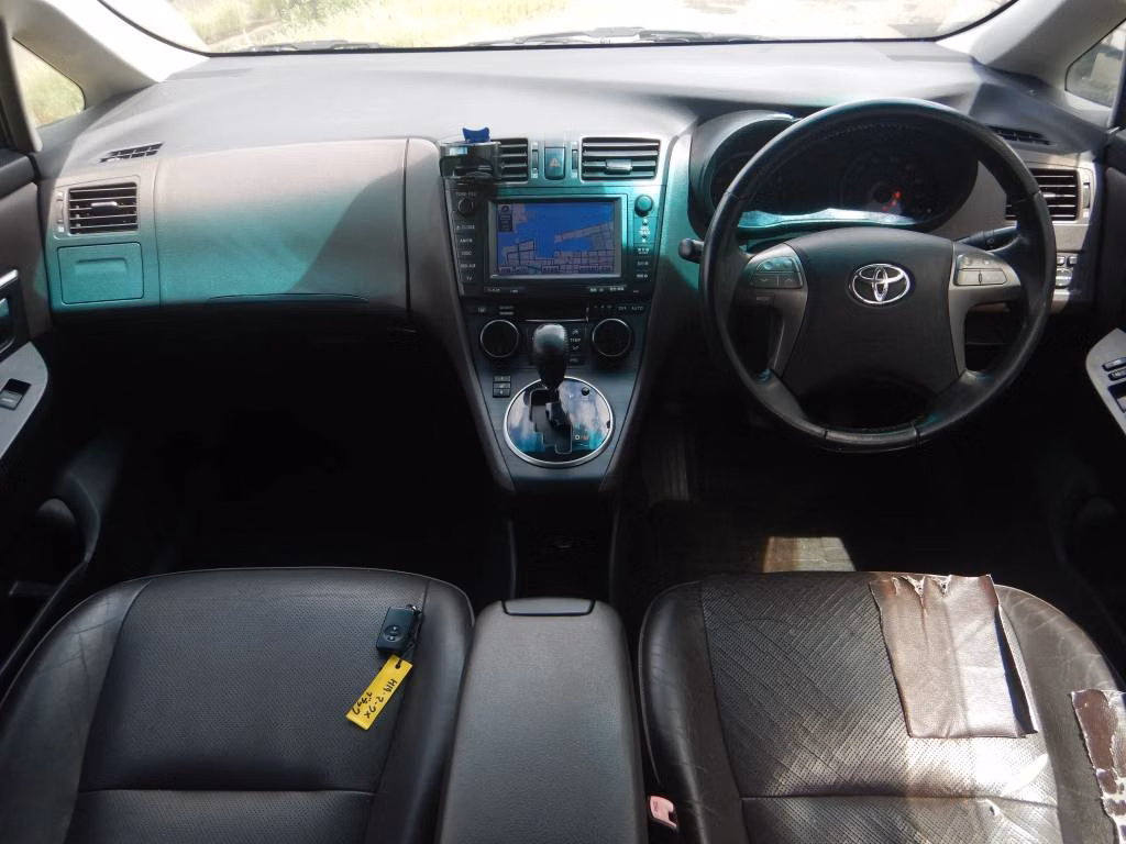 TOYOTA MARK X ZIO
