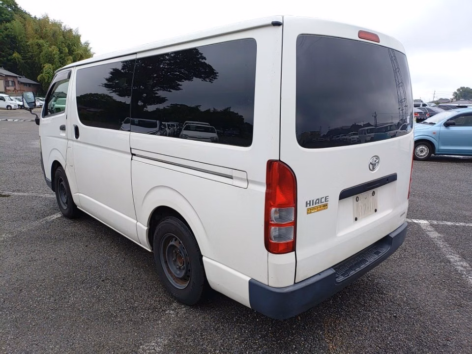 TOYOTA REGIUS ACE