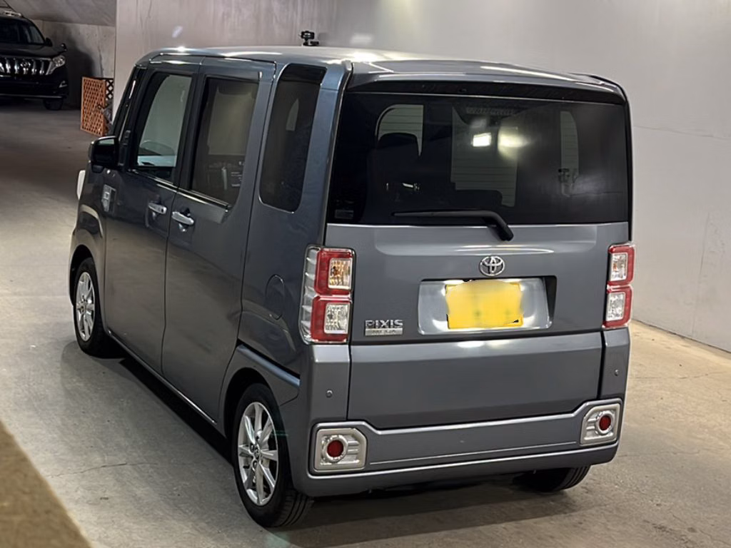 TOYOTA PIXIS MEGA