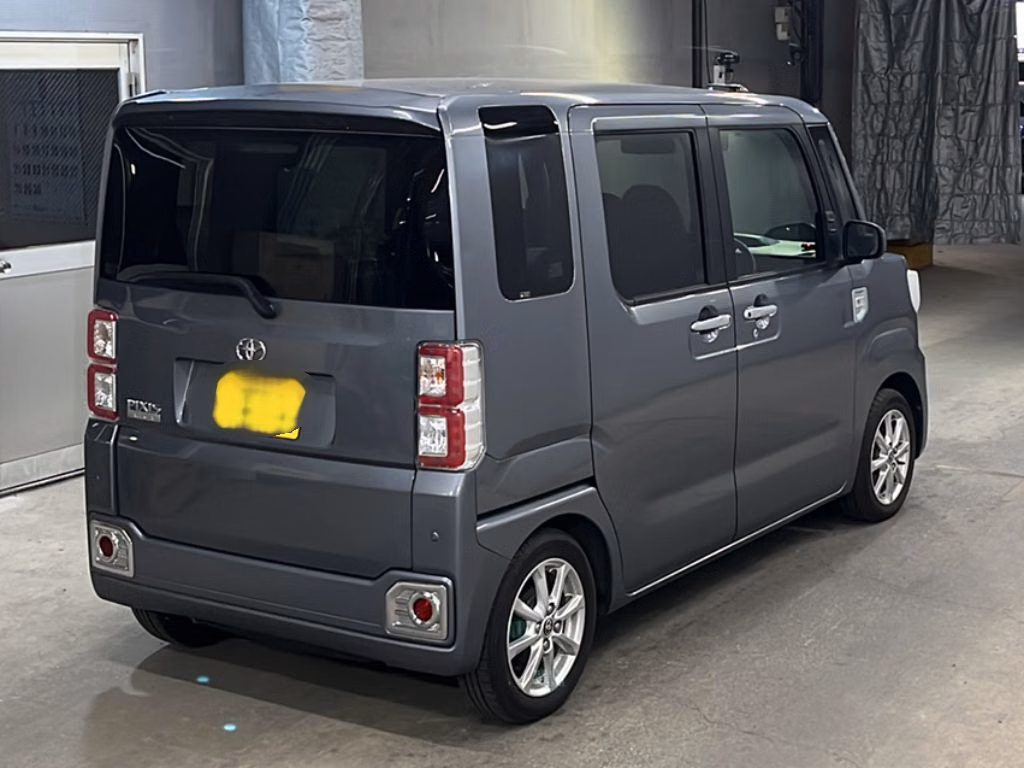 TOYOTA PIXIS MEGA