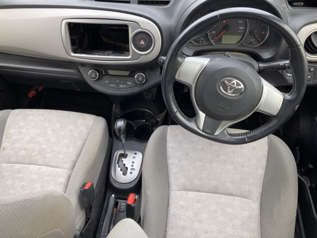 TOYOTA VITZ