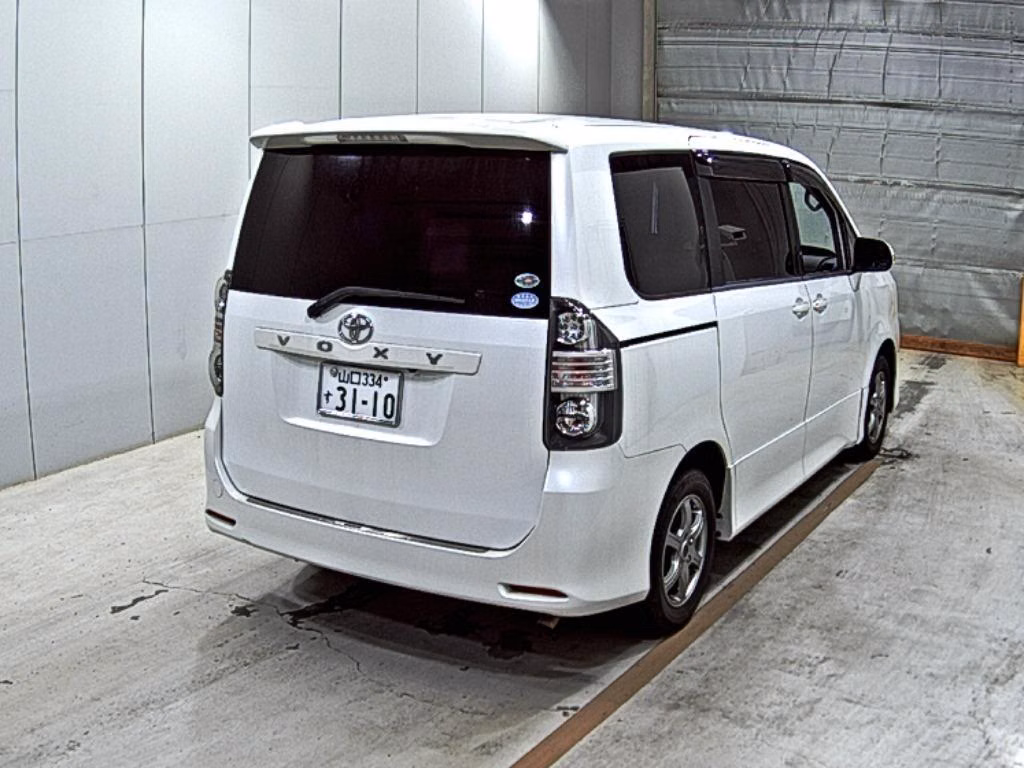 TOYOTA VOXY