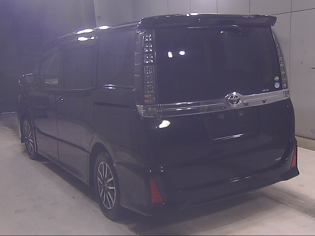 TOYOTA VOXY